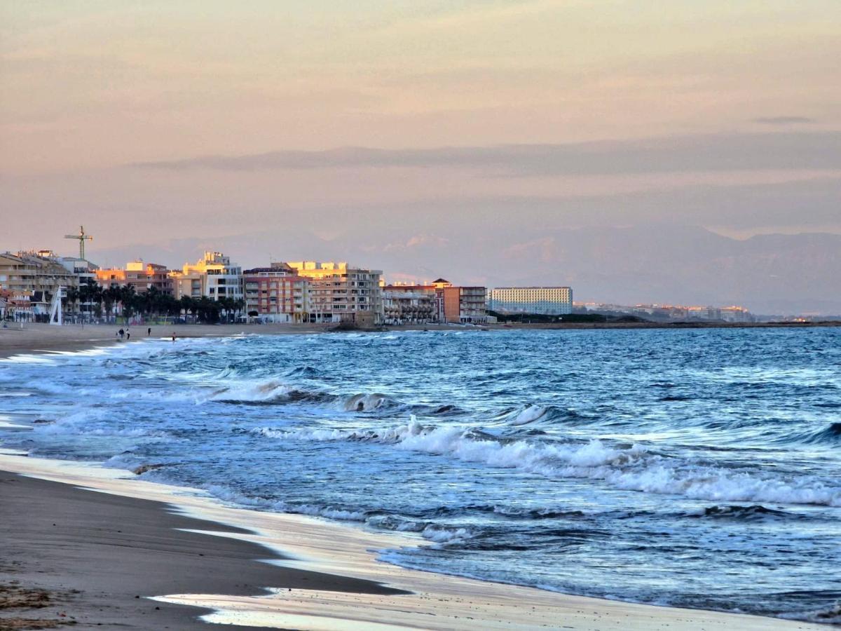 Cozy Apartment With Sea View Torrevieja Esterno foto